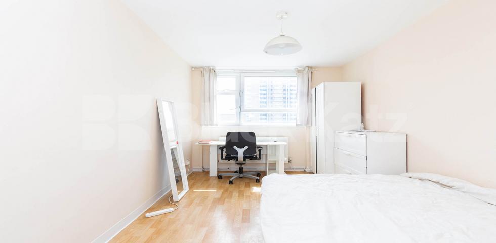 			PERFECT FOR 4 SHARERS!, 4 Bedroom, 1 bath, 1 reception Apartment			 Pickard Street EC1V, ANGEL-CLERKENWELL-OLD STREET